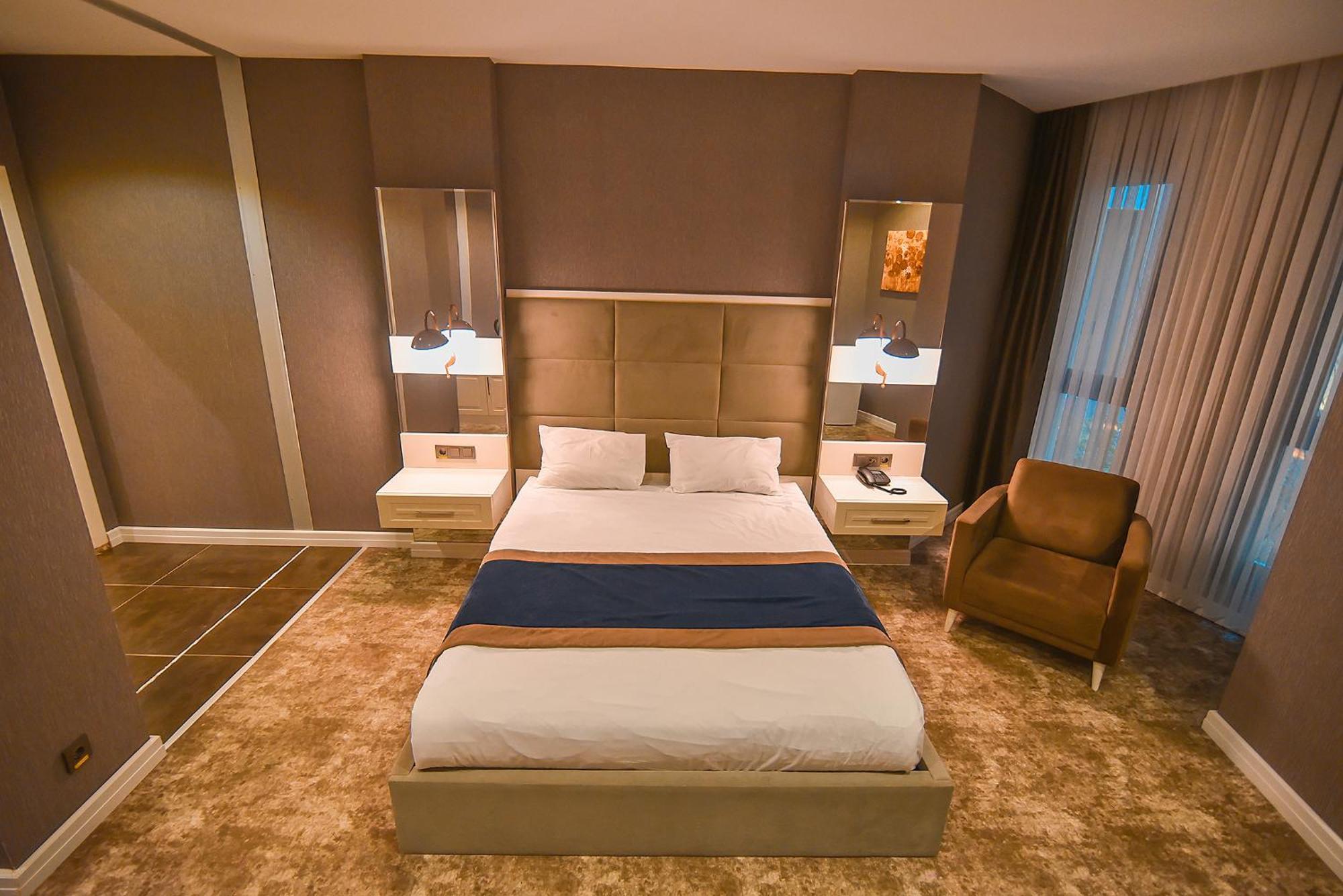 Royal Comfort Hotel Arakli Bagian luar foto