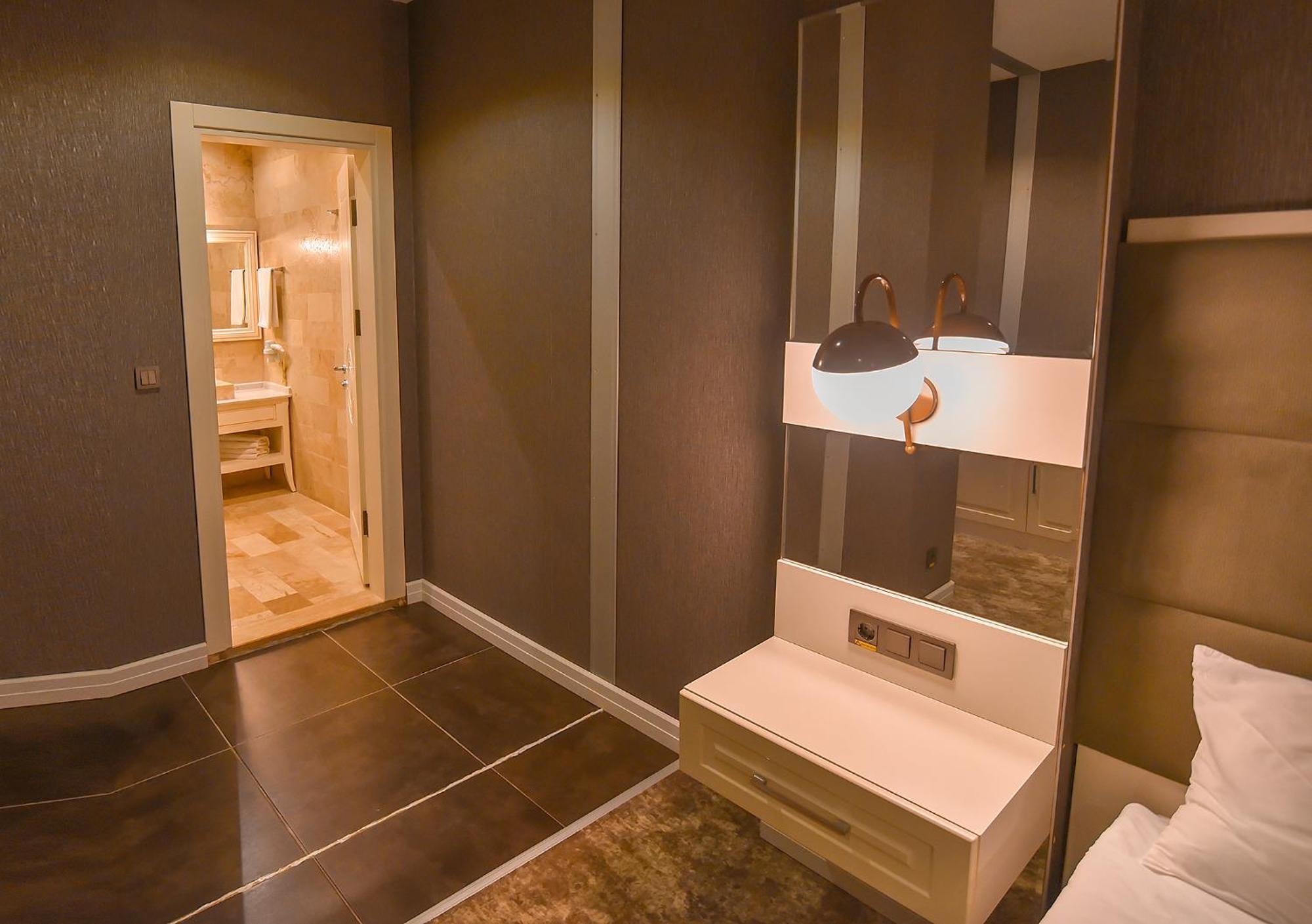 Royal Comfort Hotel Arakli Bagian luar foto