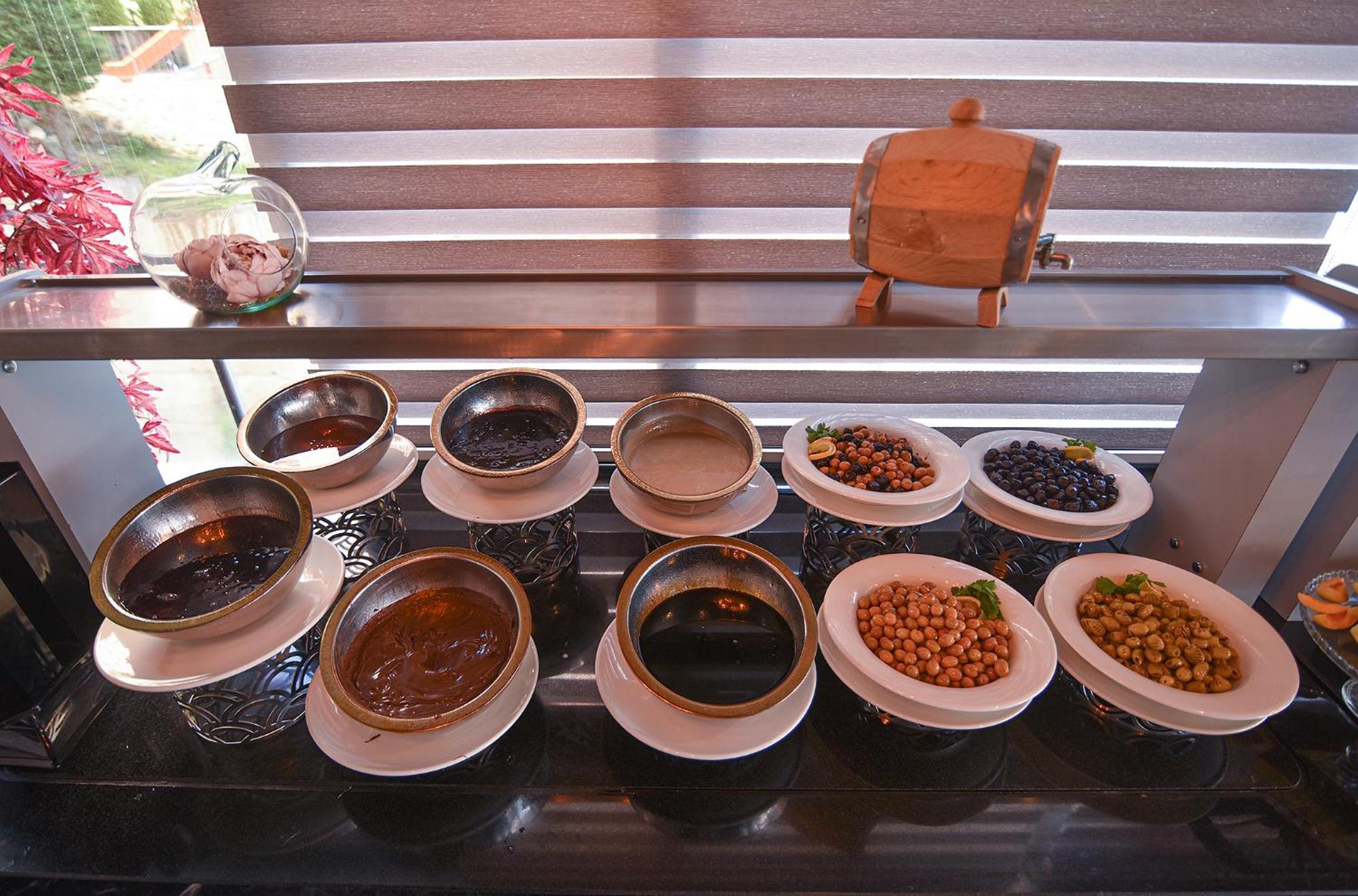 Royal Comfort Hotel Arakli Bagian luar foto