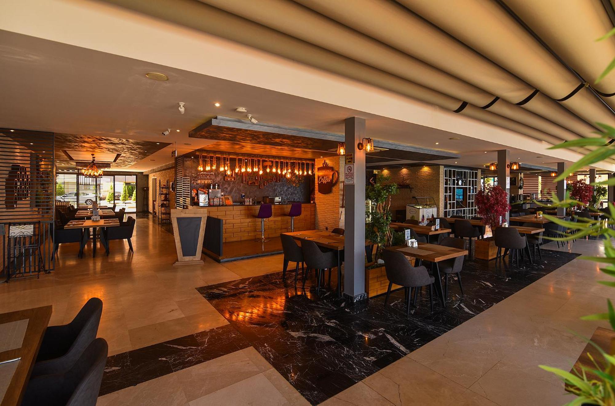 Royal Comfort Hotel Arakli Bagian luar foto