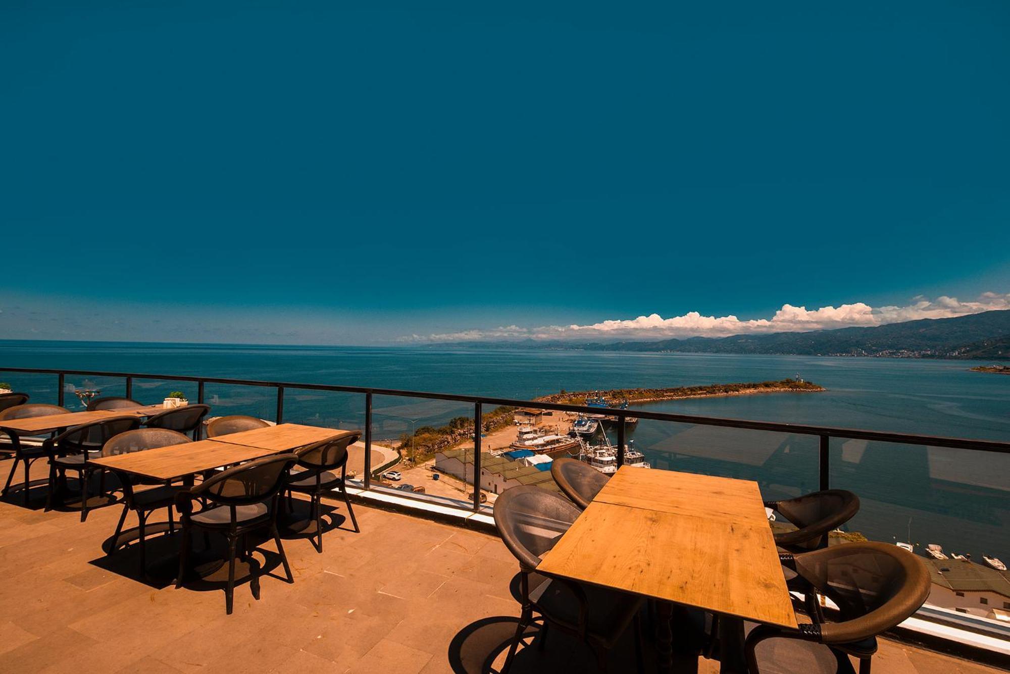 Royal Comfort Hotel Arakli Bagian luar foto