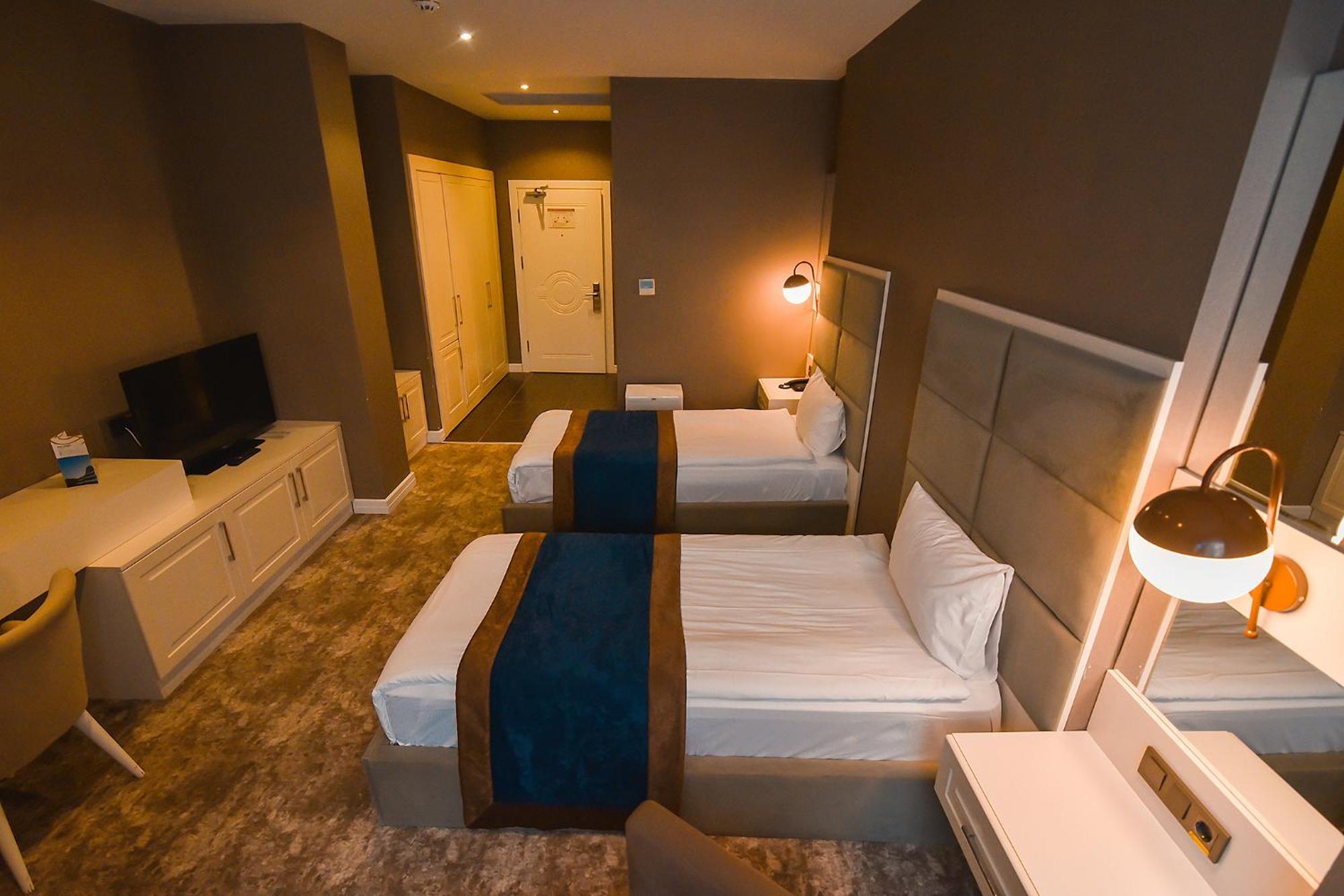 Royal Comfort Hotel Arakli Bagian luar foto
