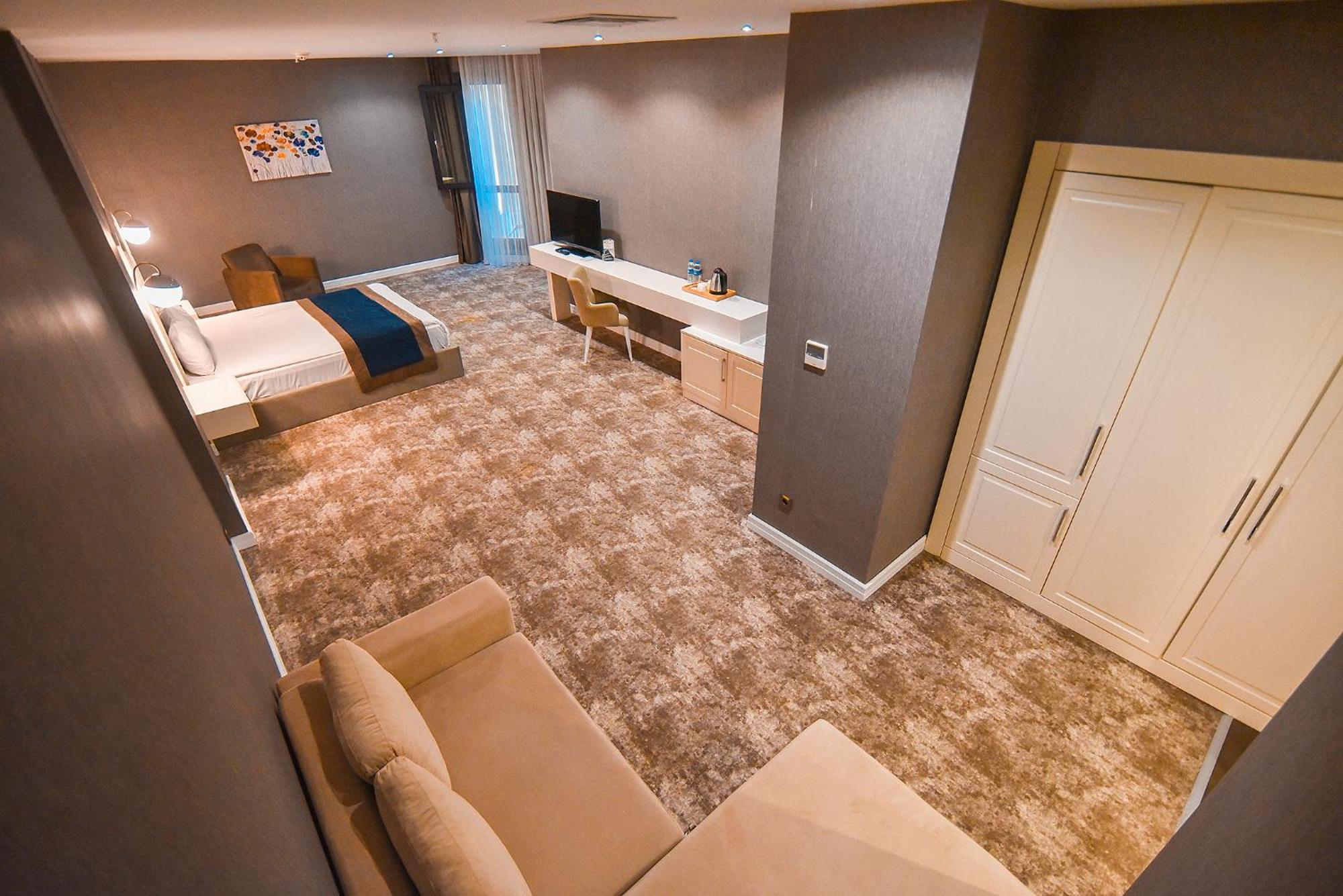 Royal Comfort Hotel Arakli Bagian luar foto