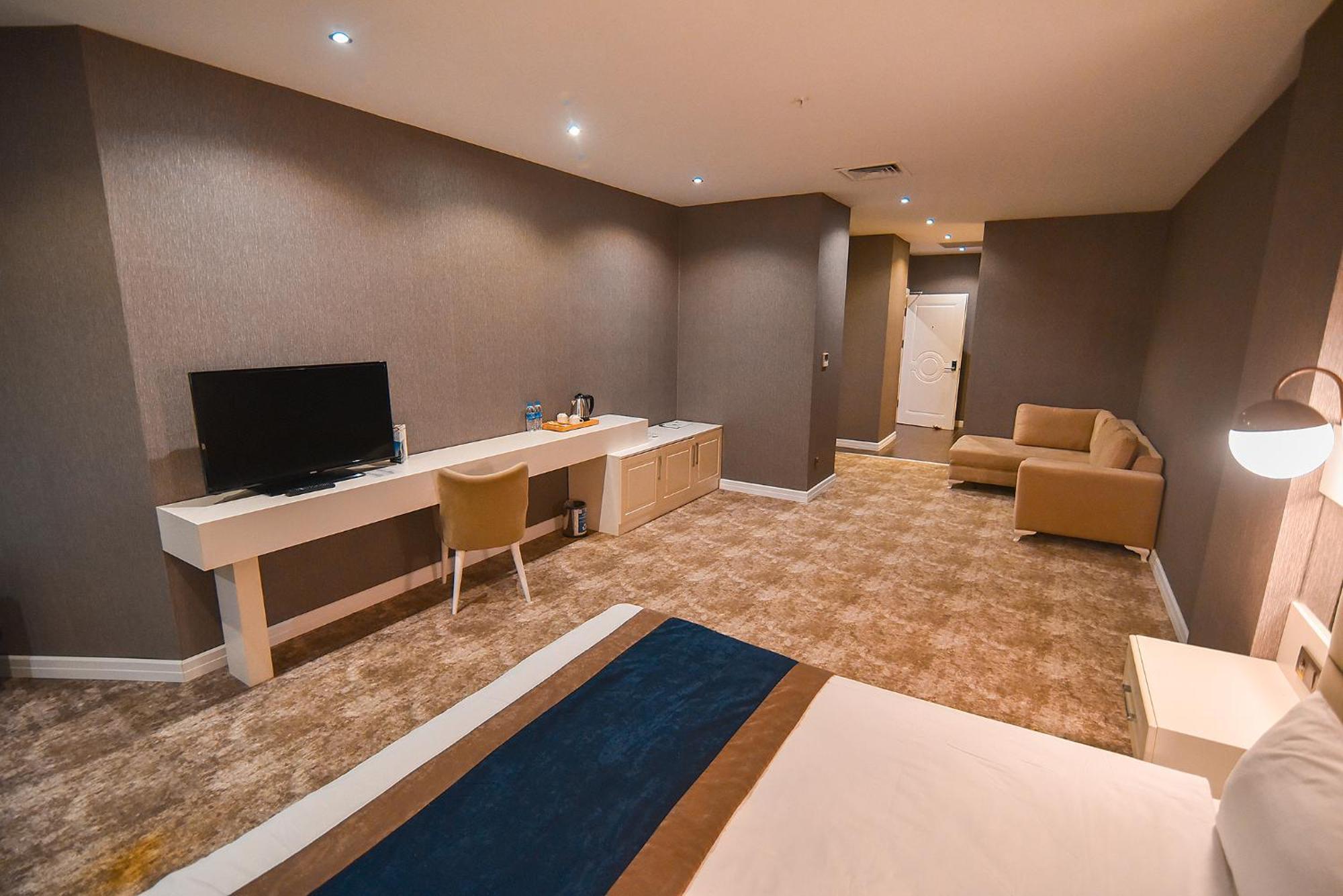Royal Comfort Hotel Arakli Bagian luar foto