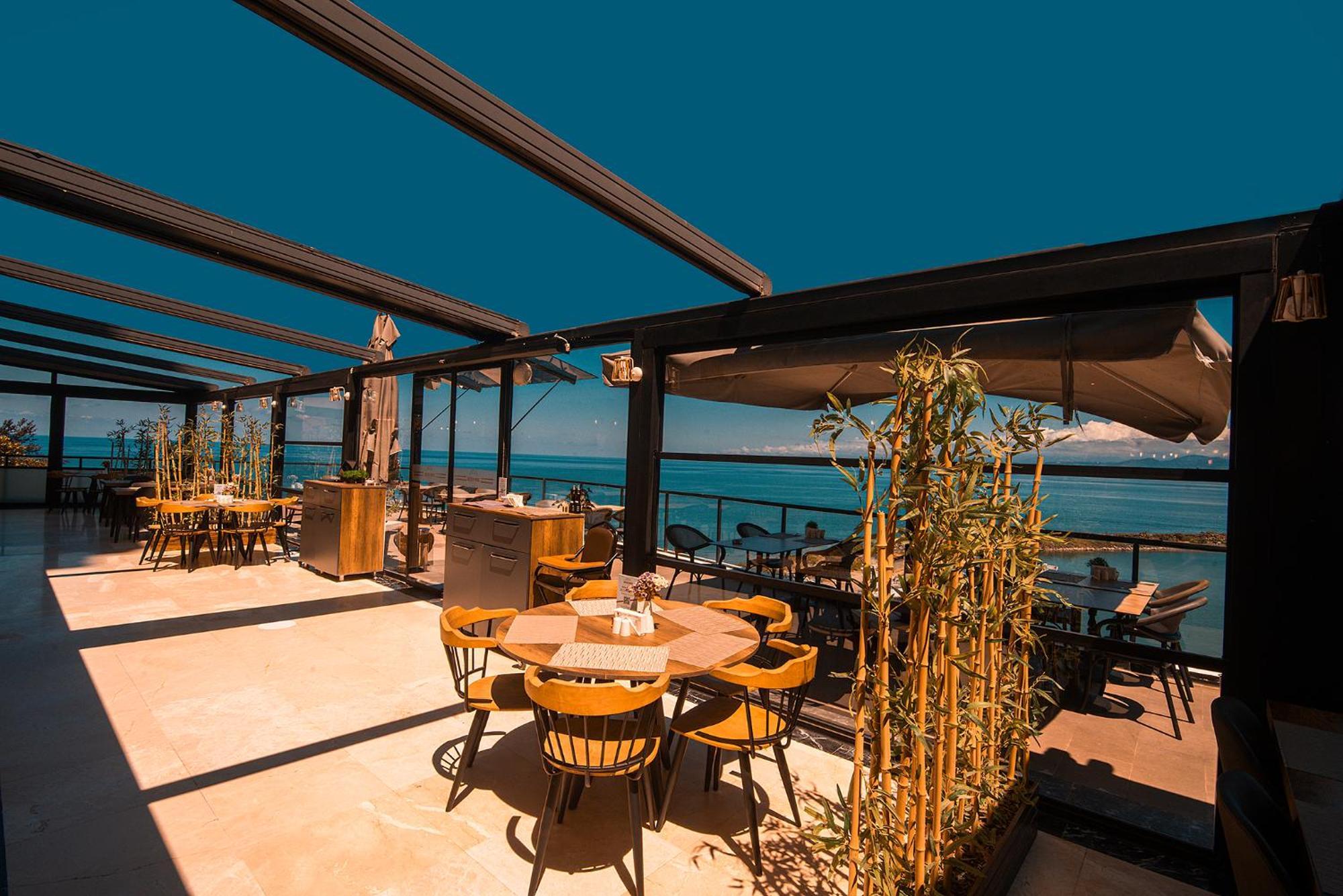 Royal Comfort Hotel Arakli Bagian luar foto