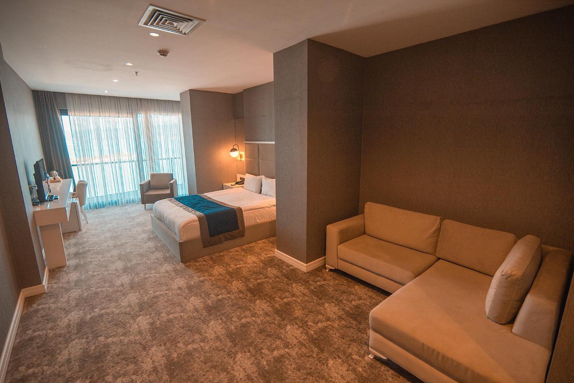 Royal Comfort Hotel Arakli Bagian luar foto