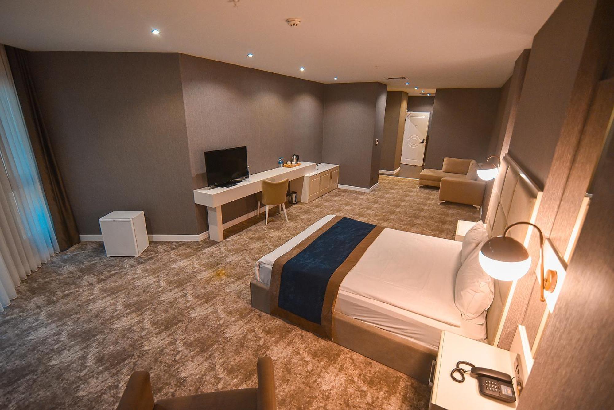 Royal Comfort Hotel Arakli Bagian luar foto