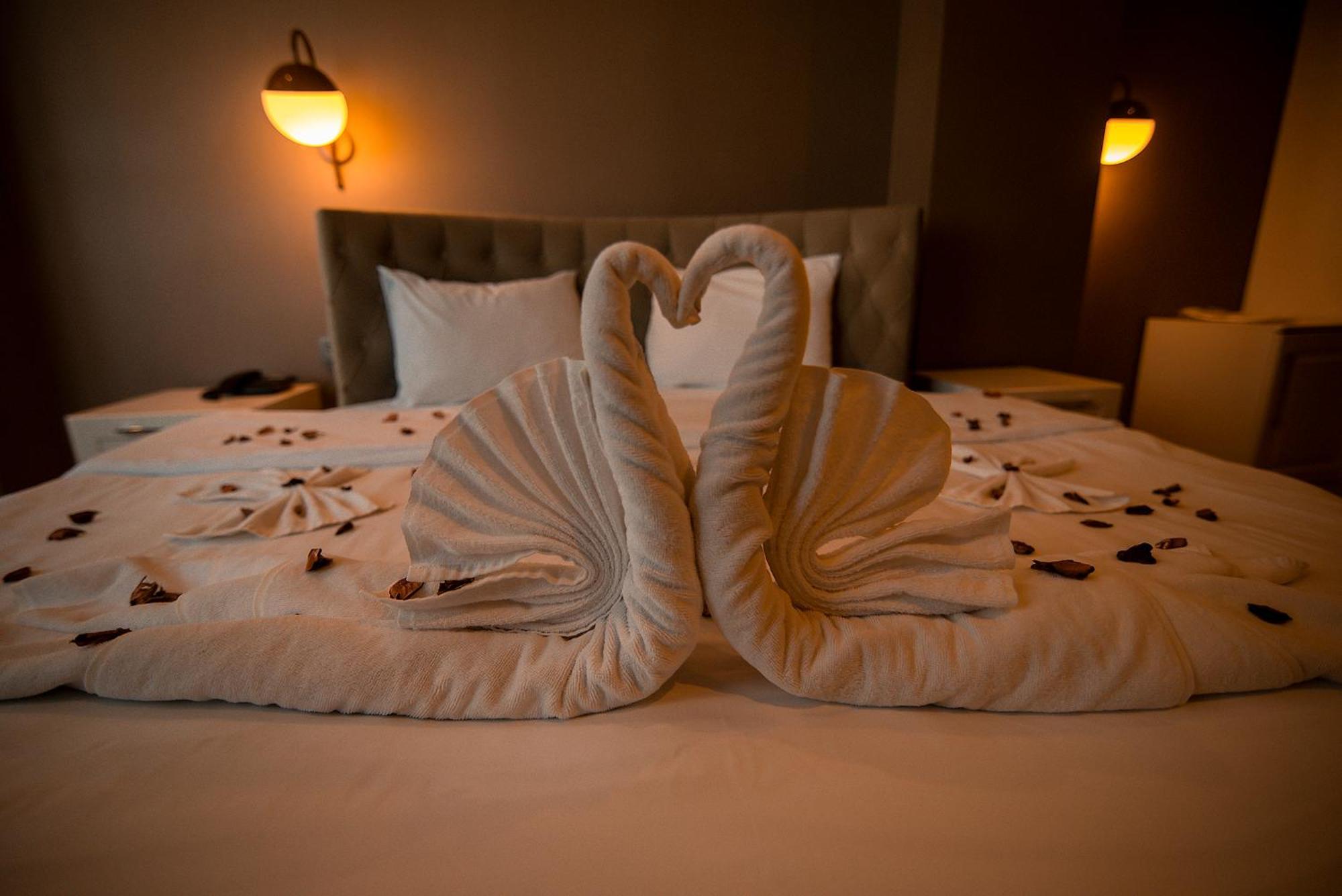 Royal Comfort Hotel Arakli Bagian luar foto