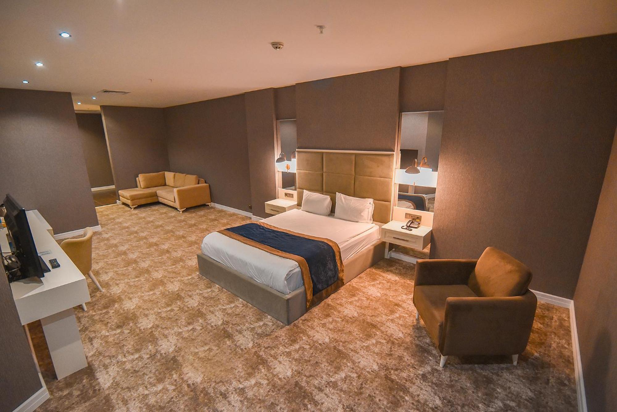 Royal Comfort Hotel Arakli Bagian luar foto